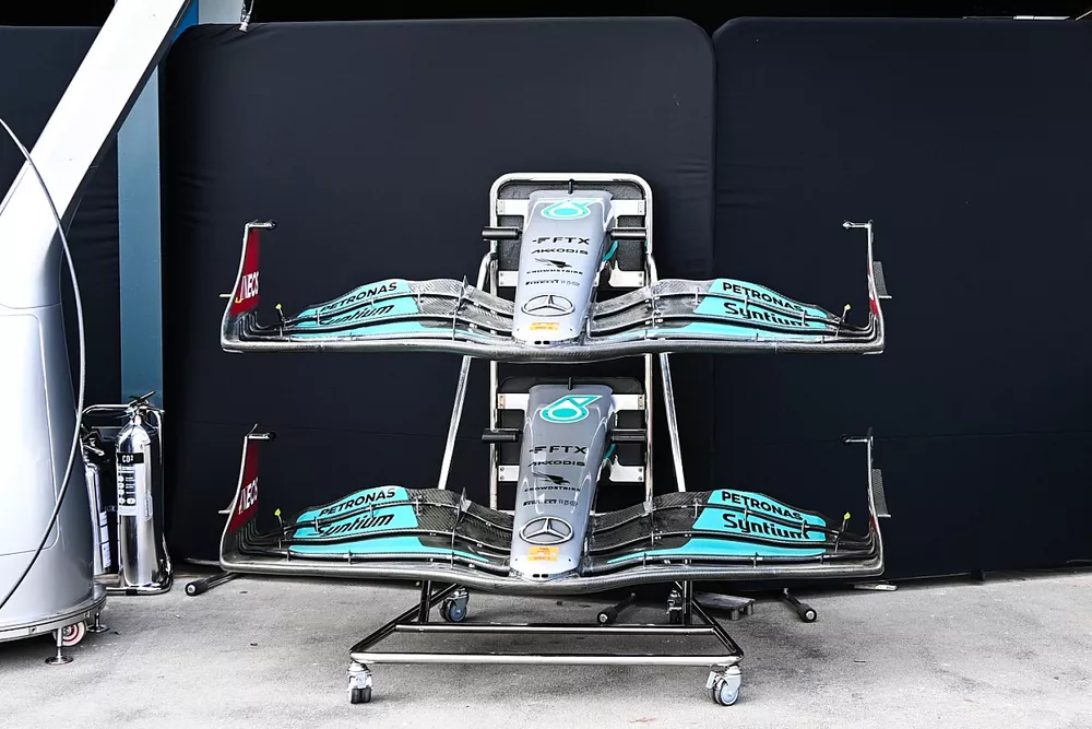 Le ali anteriori della Mercedes W13