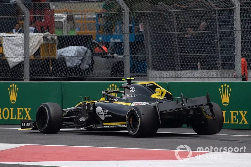 Coche da&ntilde;ado de Nico Hulkenberg, Renault R.S. 19 