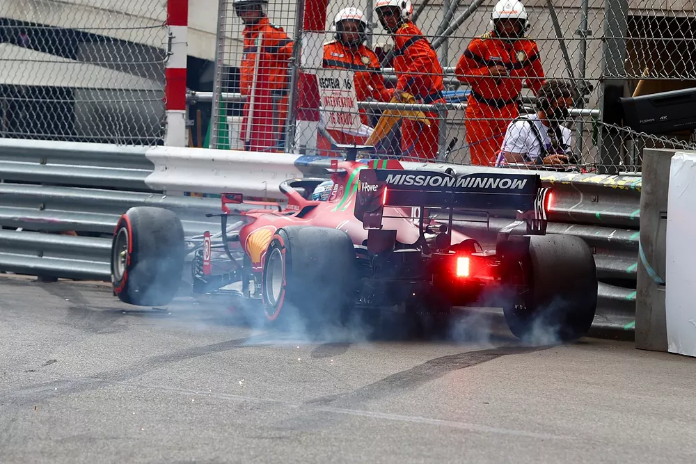 Charles Leclerc, Ferrari SF21, choca al final de la clasificaci&oacute;n
