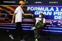 F1: Riccardo v&ecirc; Hamilton "calando cr&iacute;ticos" com vit&oacute;rias no come&ccedil;o de 2021