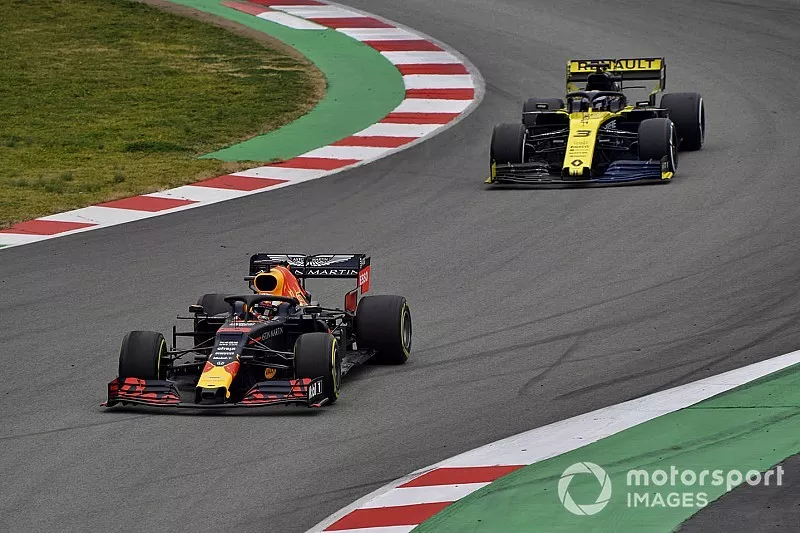 Max Verstappen, Red Bull Racing RB15, leads Daniel Ricciardo, Renault R.S.19 