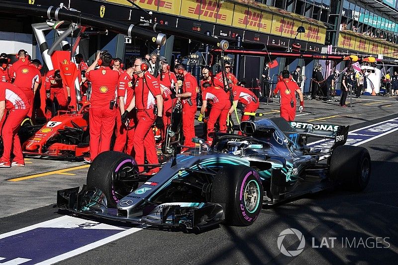 Valtteri Bottas, Mercedes-AMG F1 W09 pasa al Ferrari SF-71H