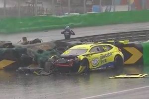 VÍDEO: Acidente triplo na chuva causa bandeira vermelha na final da Stock Car em Interlagos