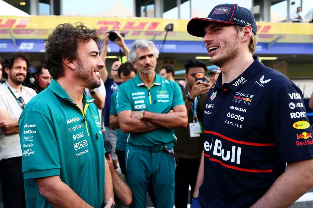 Max Verstappen, Red Bull Racing, Fernando Alonso, Aston Martin Racing