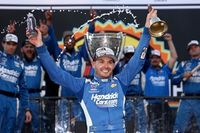 NASCAR Cup: Larson brilha na última relargada e conquista bicampeonato