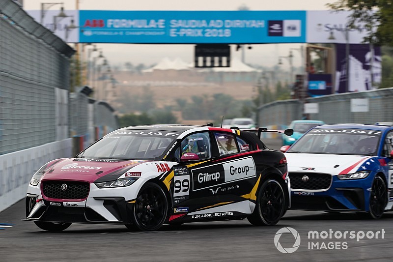 Evans wins inaugural Jaguar eTrophy race