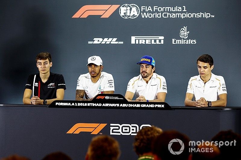 George Russell, Williams Racing, Lewis Hamilton, Mercedes AMG F1, Fernando Alonso, McLaren, y Lando Norris, McLaren, en rueda de prensa