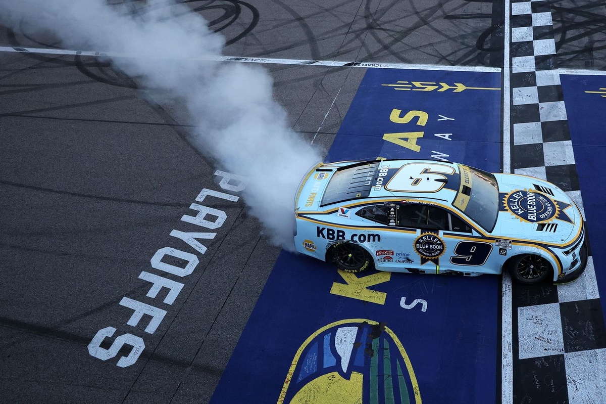 NASCAR Cup Kansas – Hamlin y Wallace cochan; Elliott sorprende para ganar 