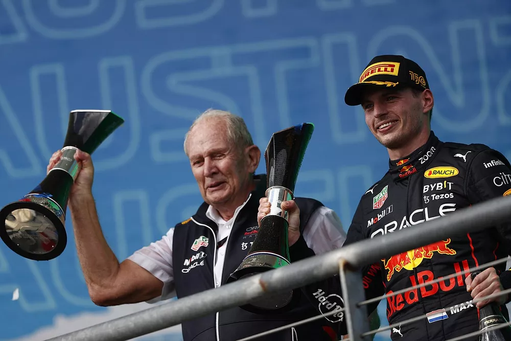 Podio: ganador Max Verstappen, Red Bull Racing, Helmut Marko, Consultor, Red Bull Racing