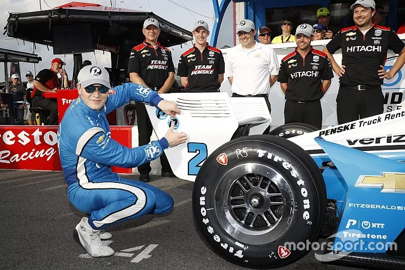 Pole award winner Josef Newgarden, Team Penske Chevrolet