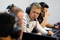 "Checo Pérez se penaliza a sí mismo al chocar", dice Magnussen