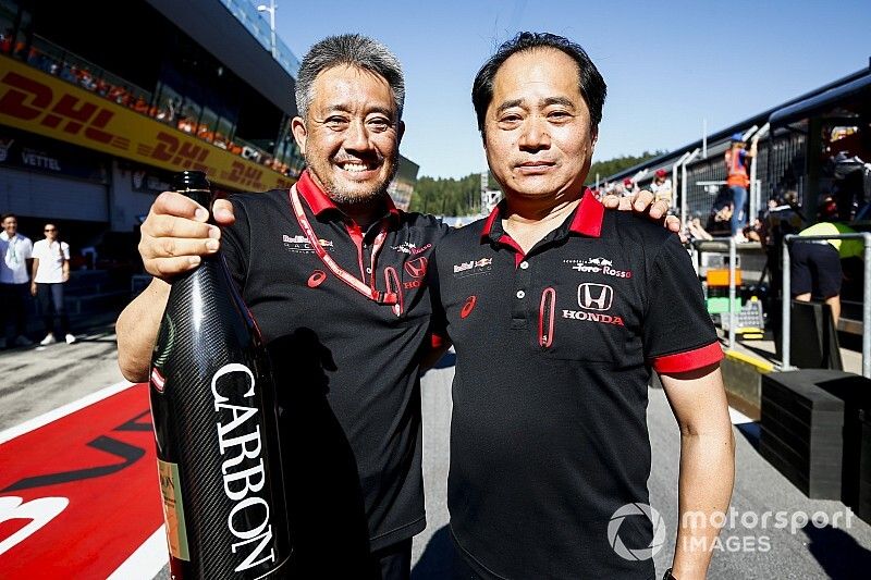 Masashi Yamamoto, General Manager, Honda Motorsport, and Toyoharu Tanabe, F1 Technical Director, Honda, celebrate victory