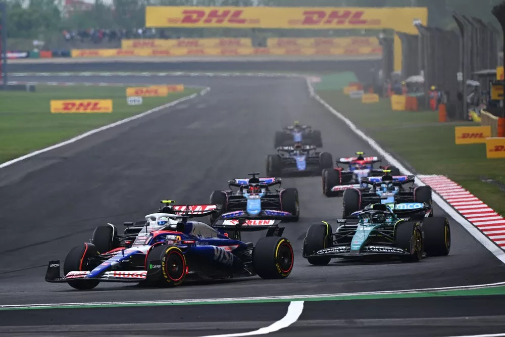 Daniel Ricciardo, VCARB 01, Nico Hulkenberg, Haas VF-24, Lance Stroll, Aston Martin AMR24, et le reste du plateau