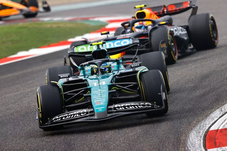 Fernando Alonso, Aston Martin AMR24, Sergio Perez, Red Bull Racing RB20