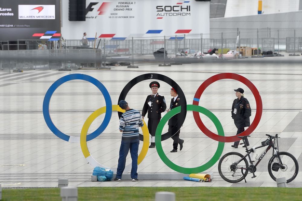 Anillos de los Juegos Olímpicos en el parque Olímpico de Sochi