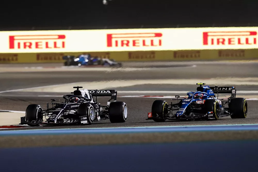 Yuki Tsunoda, AlphaTauri AT02, Esteban Ocon, Alpine A521