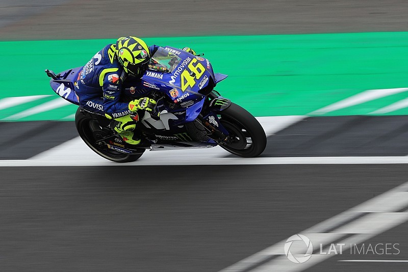 Rossi lamenta 12º por erro no box: “muito chateado”