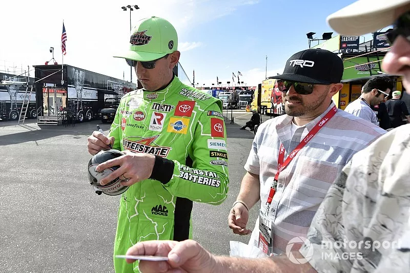 Kyle Busch, Joe Gibbs Racing, Toyota Camry Interstate Batteries 