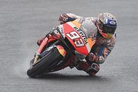 Márquez lidera el warm up con brazo de hierro