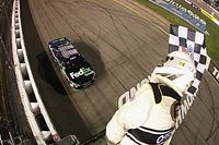 Hamlin vence en prueba accidentada; el Chase está definido