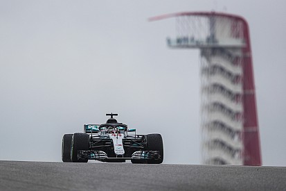 Hamilton ignora chuva e lidera segundo treino livre em Austin