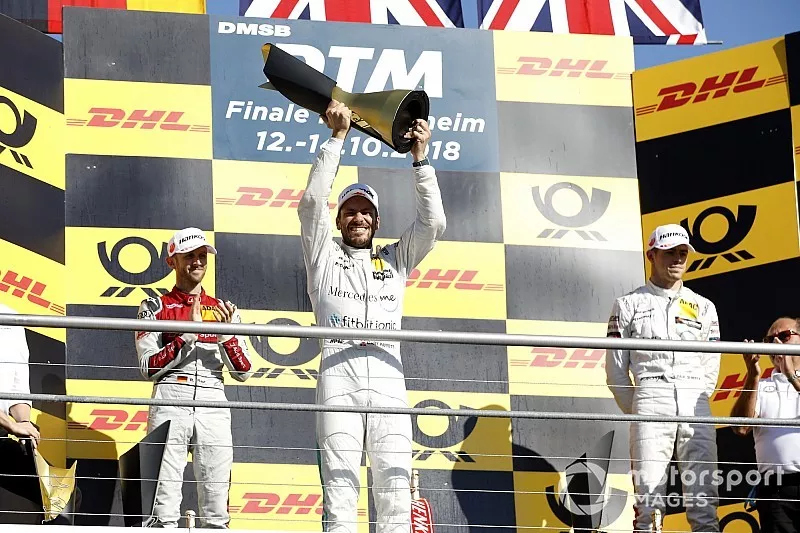 Kampioen Gary Paffett, Mercedes-AMG Team HWA, nummer twee Ren&eacute; Rast, Audi Sport Team Rosberg, nummer drie Paul Di Resta, Mercedes-AMG Team HWA