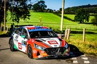 Williams wygrywa, Paddon prowadzi