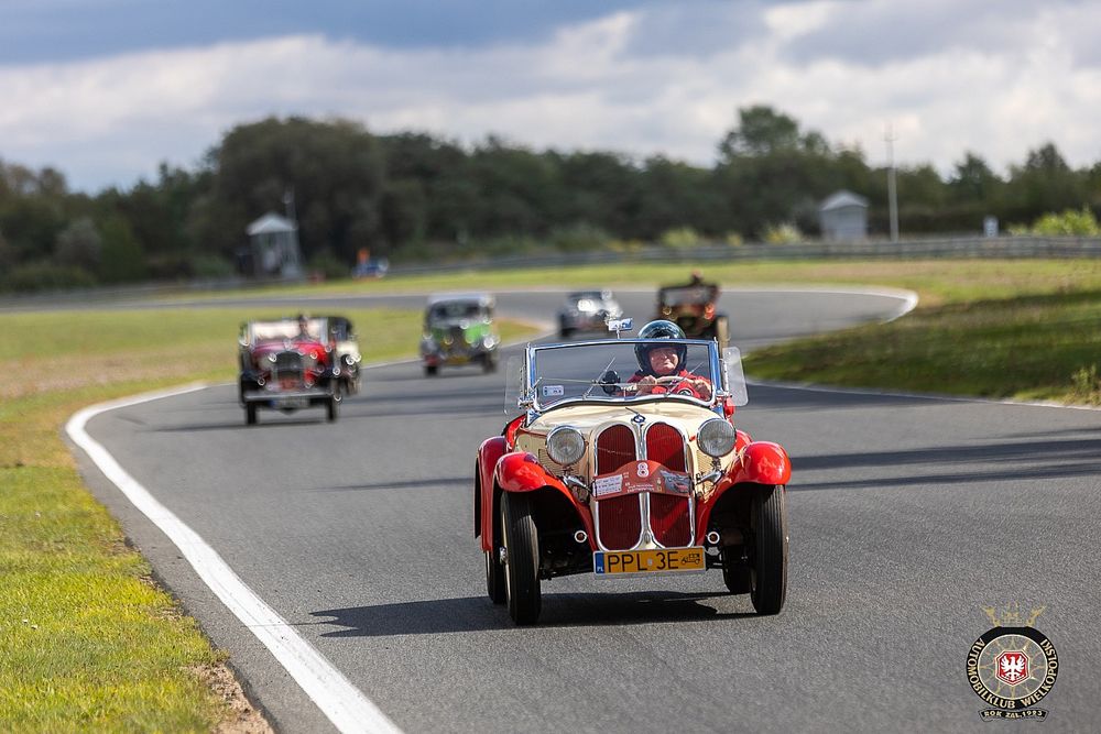 Poznański Międzynarodowy Rajd Pojazd&oacute;w Zabytkowych