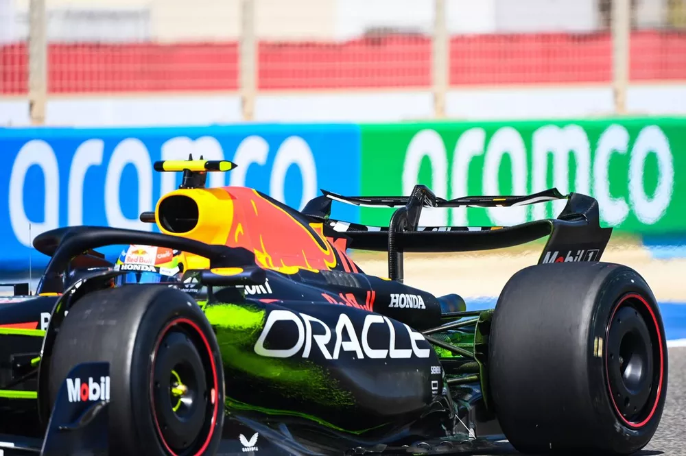 Sergio Perez, Red Bull Racing RB19, rear wing detail