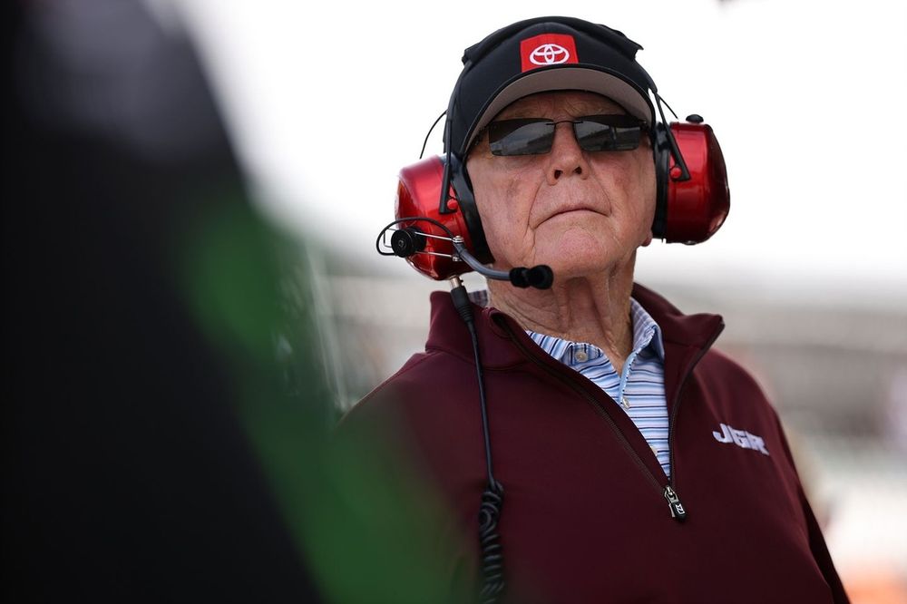 How Joe Gibbs supported the Hamlins over the past year