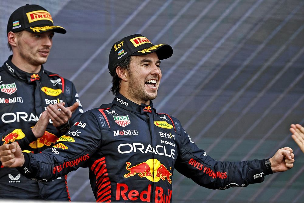 Podio: ganador Sergio Pérez, Red Bull Racing, segundo lugar Max Verstappen, Red Bull Racing