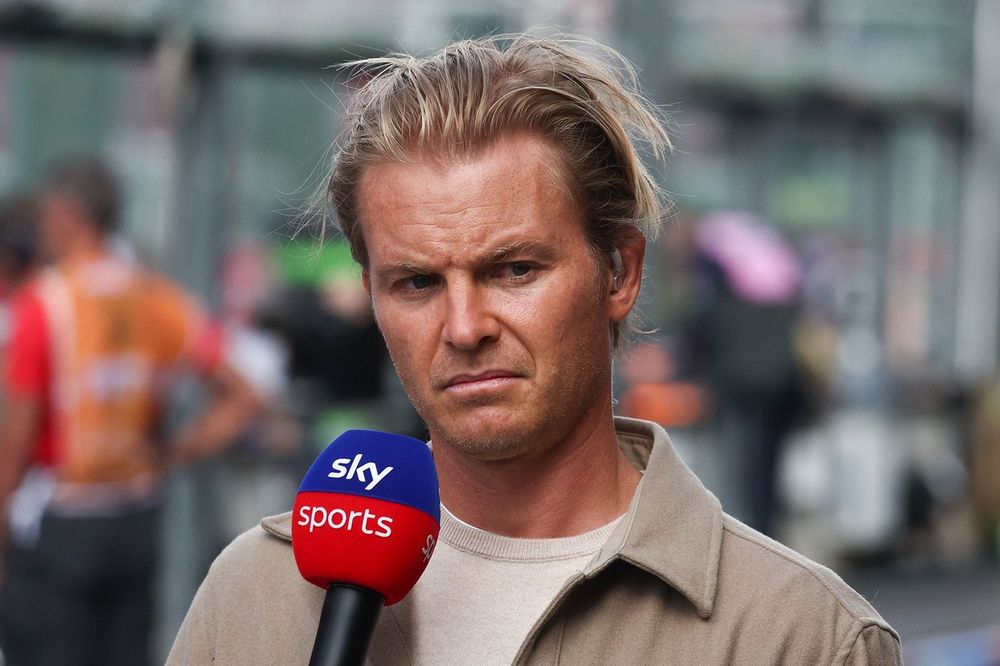 Rosberg aconselha a Mercedes a "agir rapidamente" após confirmação do futuro de Verstappen na Red Bull