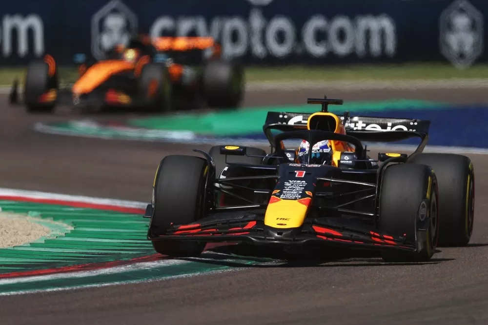 Oscar Piastri, McLaren, Max Verstappen, Red Bull Racing