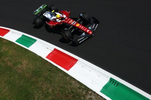 Hamilton lidera un 1-2 de Ferrari en la FP1 del GP de Italia en Monza