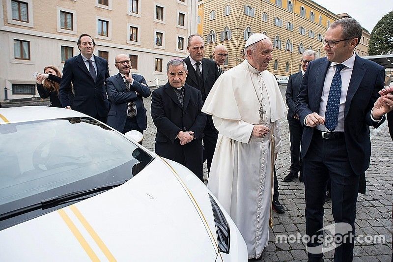 Papa Francisco con Stefano Domenicali, Lamborghini CEO