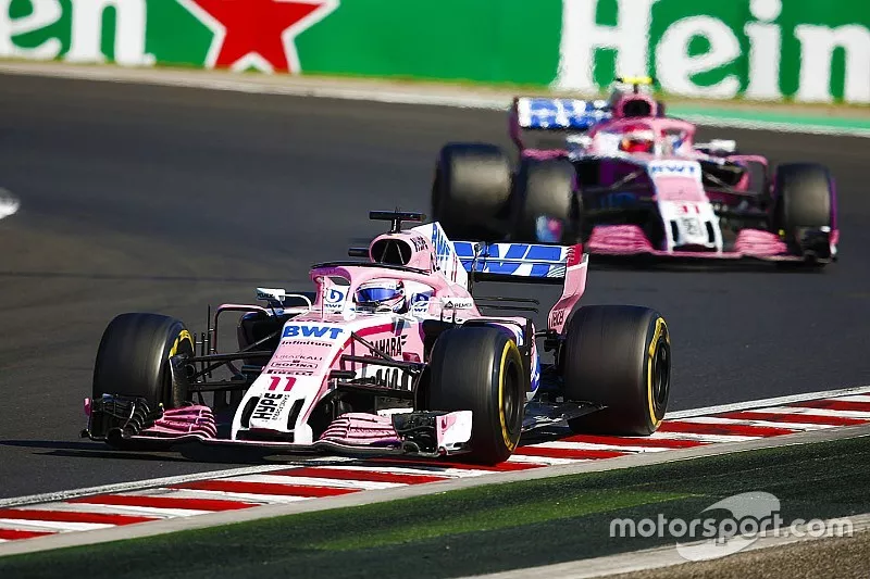 Sergio Perez, Force India VJM11, y Esteban Ocon, Force India VJM11