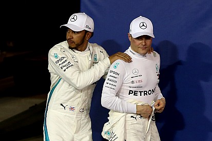 Hamilton óriási vereséget mért Bottasra a Mercedesnél: a száraz tények!