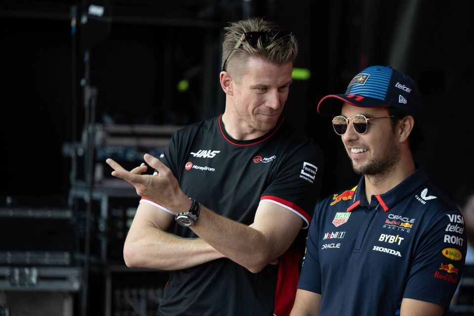 Nico Hulkenberg, Haas F1 Team, Sergio P&eacute;rez, Red Bull Racing