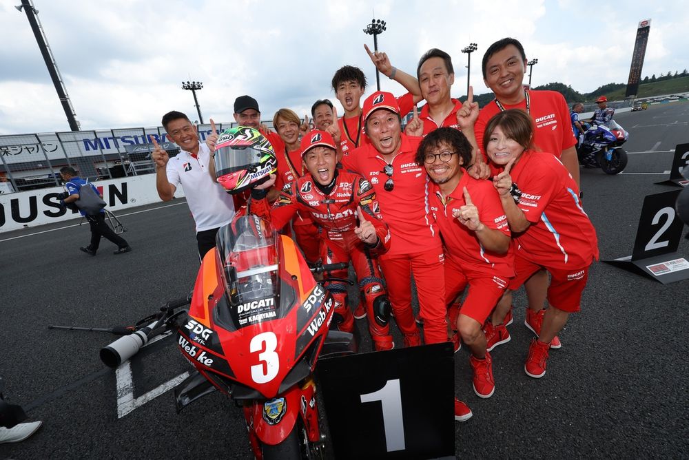 Ryo Mizuno, Ducati Team Kagayama, festeggia la vittoria