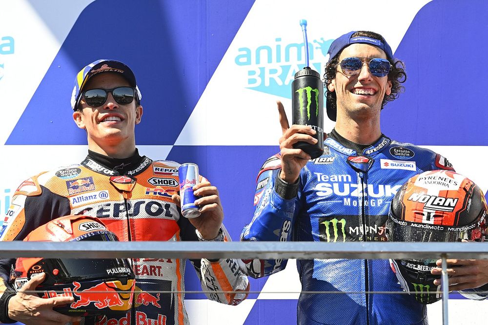 Podio: segundo lugar Marc Márquez, equipo Repsol Honda, ganador Alex Rins, equipo Suzuki de MotoGP, tercer lugar Francesco Bagnaia, equipo Ducati