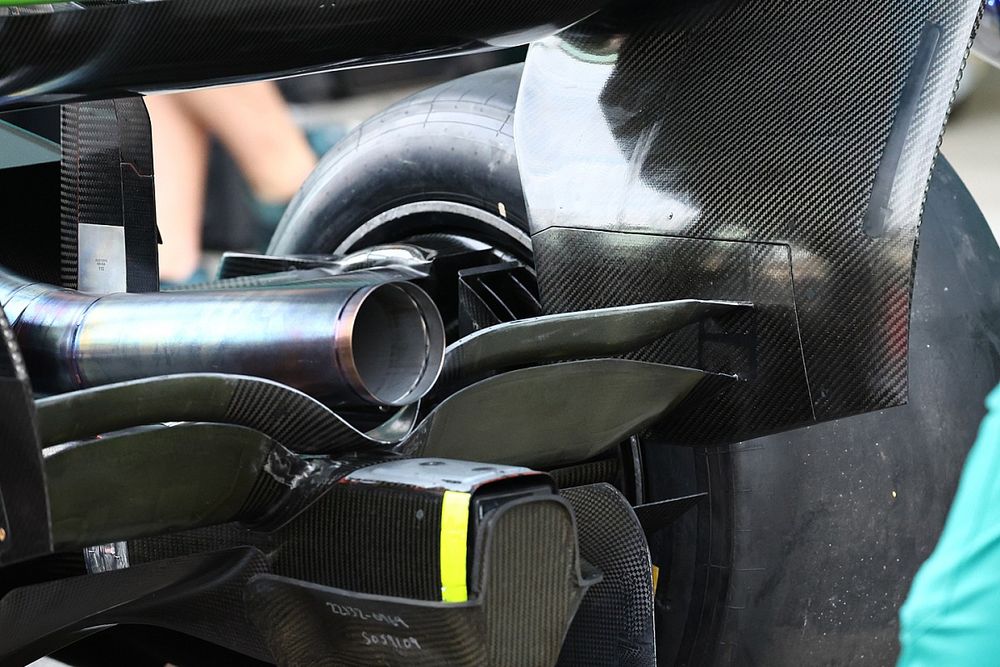 Detalle del alerón trasero del Aston Martin AMR22