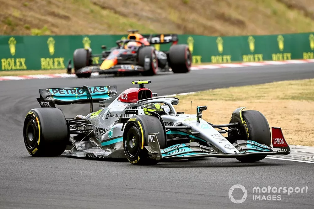 Lewis Hamilton, Mercedes W13, Max Verstappen, Red Bull Racing RB18