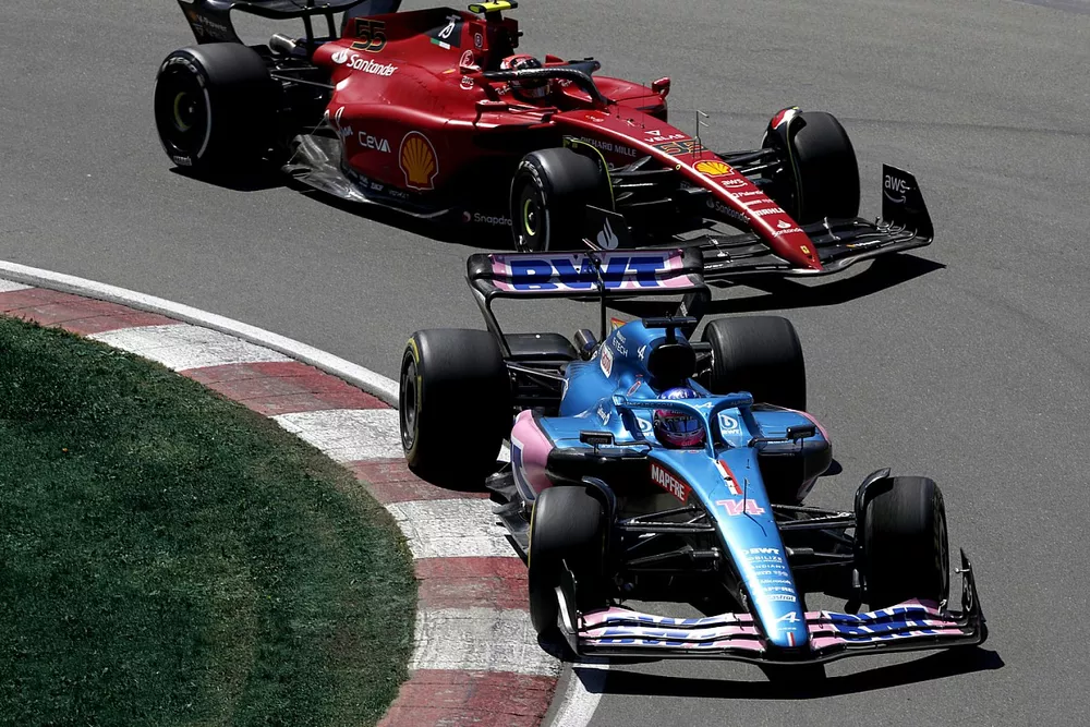 Fernando Alonso, Alpine A522, Carlos Sainz, Ferrari F1-75