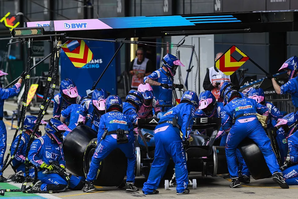 Fernando Alonso, Alpine A522, makes a stop