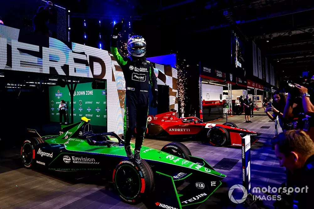 Race winner Nick Cassidy, Envision Racing celebrates in parc ferme