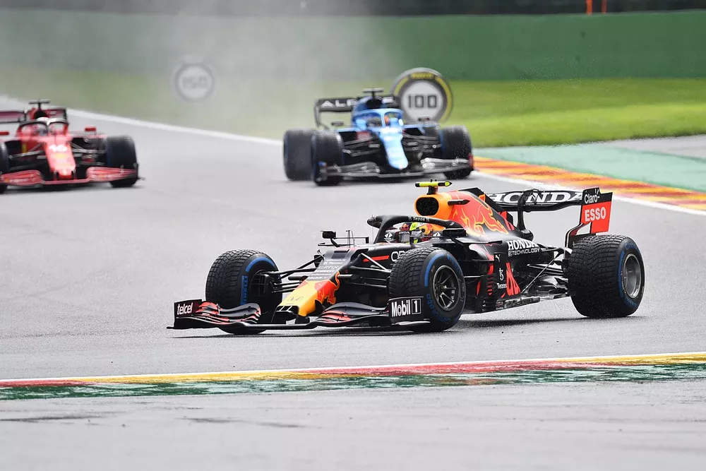 Sergio Perez, Red Bull Racing RB16B, Fernando Alonso, Alpine A521, and Charles Leclerc, Ferrari SF21