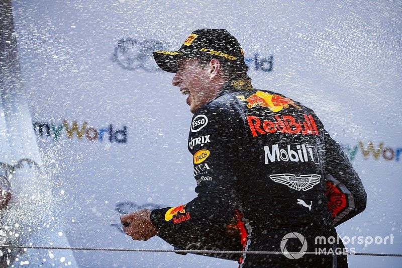 Podio: ganador de la carrera Max Verstappen, Red Bull Racing