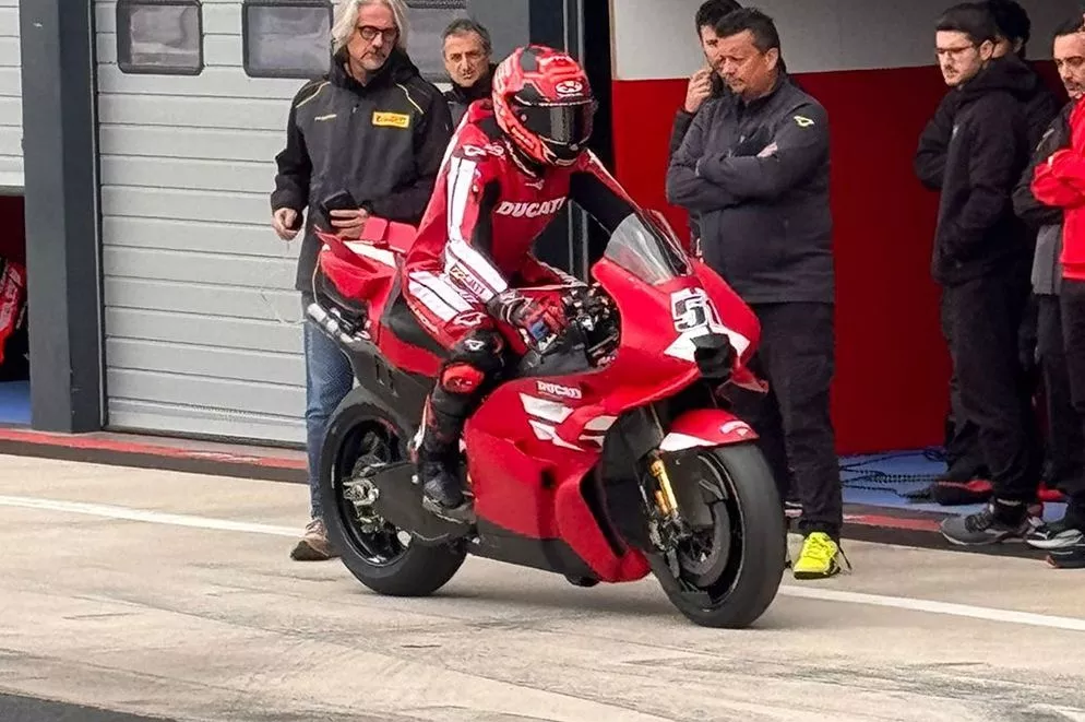 Michele Pirro, Ducati GP27 850cc