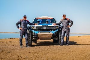 V&iacute;deo | El enfado m&aacute;s viral del primer d&iacute;a del Dakar: patada al coche y "soy est&uacute;pido"