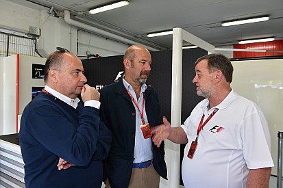 F1’in iletişim direktörü Howell görevinden ayrıldı